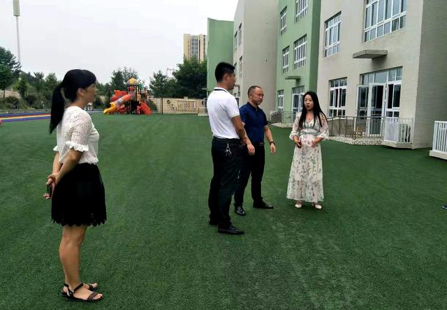 崇州市大劃鎮(zhèn)黨政領導檢查學校、幼兒園開學前安全