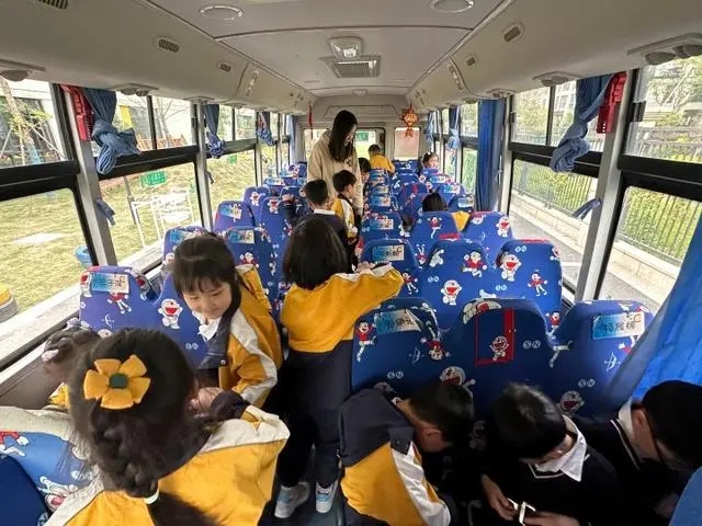 校車著火了可怎么辦？這家幼兒園進(jìn)行了安全應(yīng)急演練