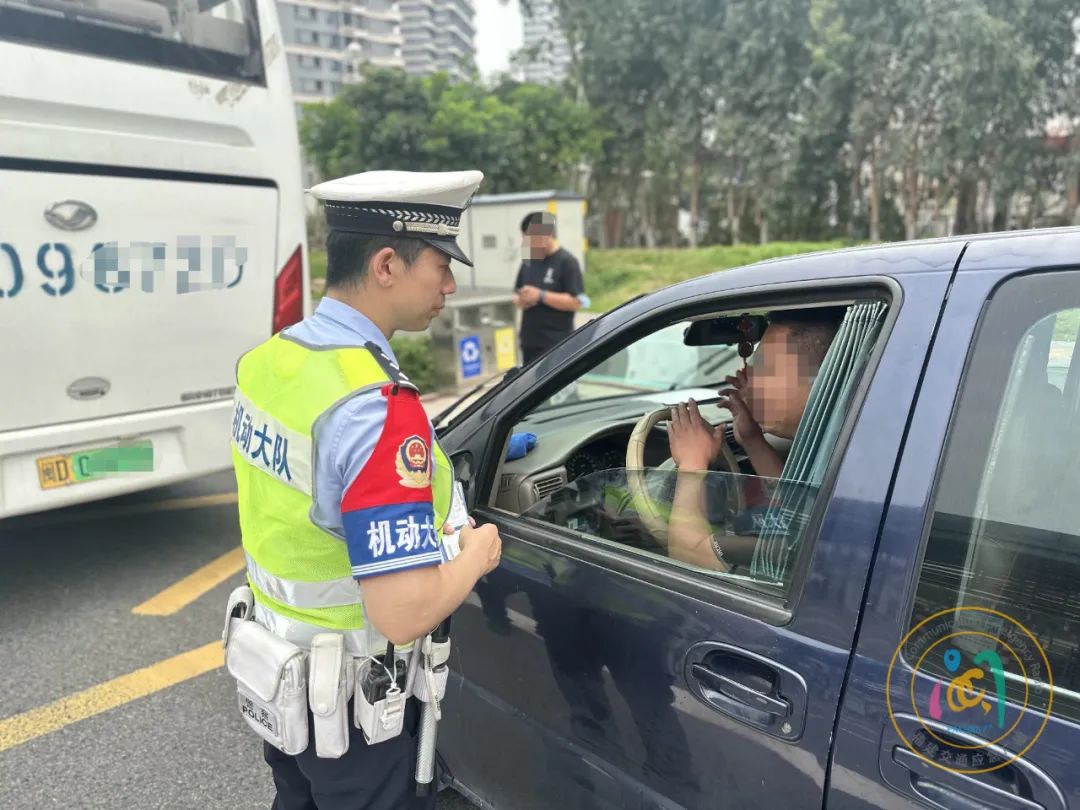 兩輛“黑校車”，被查！