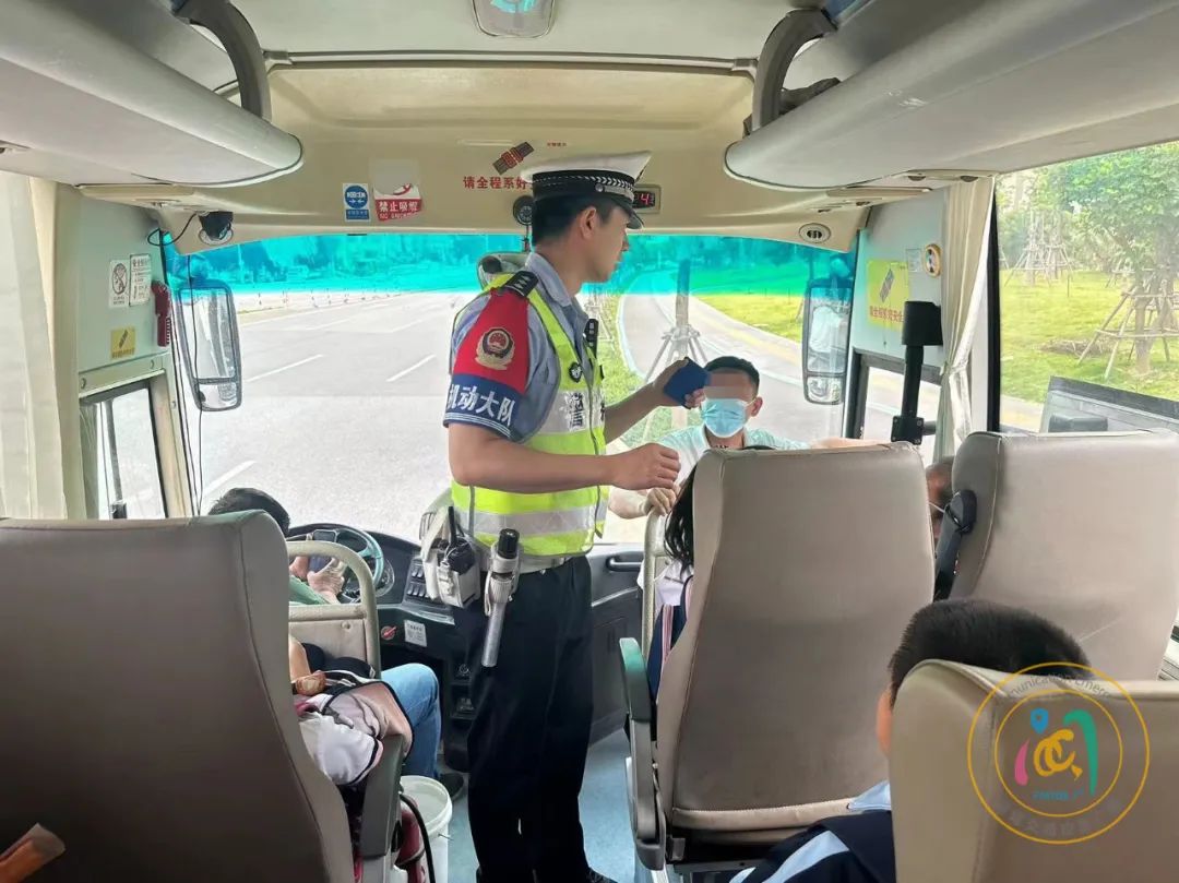 兩輛“黑校車”，被查！