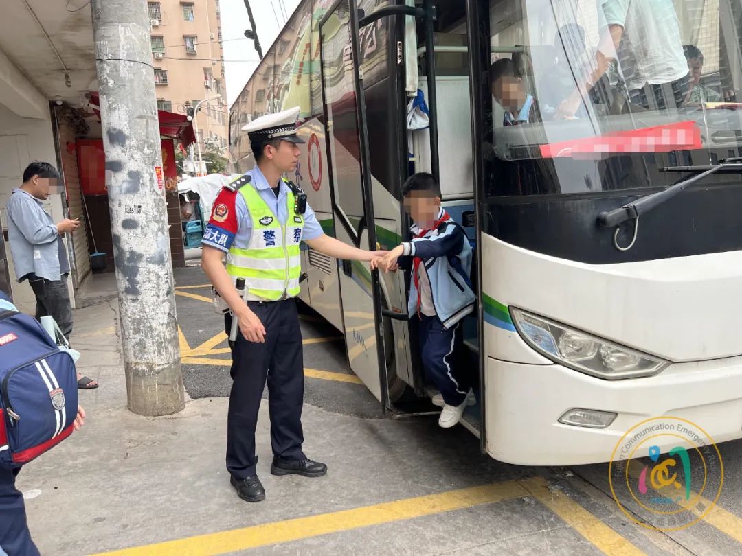 兩輛“黑校車”，被查！