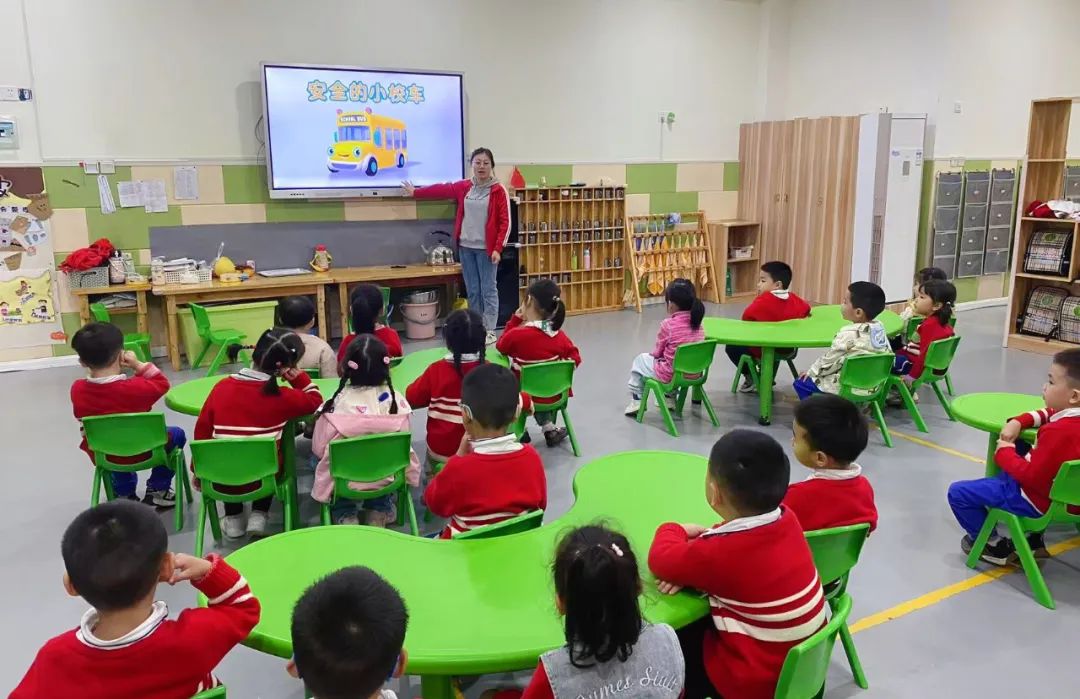 用心呵護，為愛護航——廣安市廣安區(qū)景上花幼兒園校車消防演練
