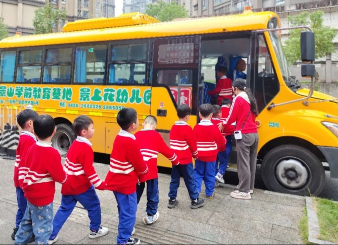 用心呵護，為愛護航——廣安市廣安區(qū)景上花幼兒園校車消防演練