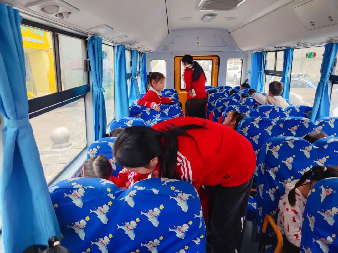 用心呵護，為愛護航——廣安市廣安區(qū)景上花幼兒園校車消防演練