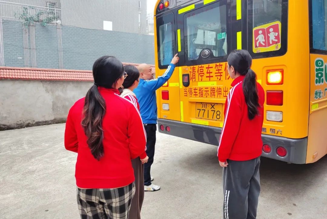 用心呵護，為愛護航——廣安市廣安區(qū)景上花幼兒園校車消防演練