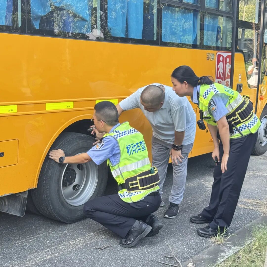 “大鼻子”校車整裝待發，迎接學子平安返校
