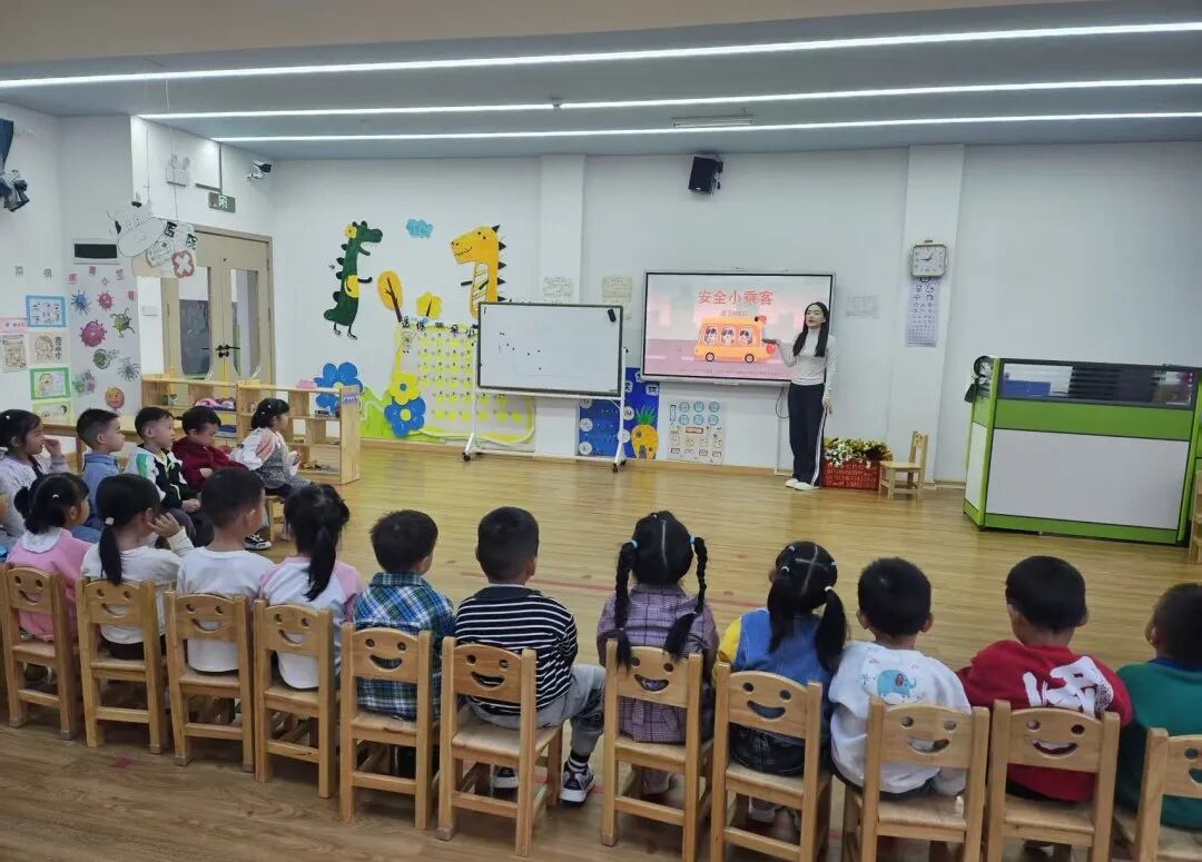 筑牢校車安全 守護成長之路 —— 紅蓮湖第二幼兒園校車安全應急演練活動 筑牢校車安全 守護成長之路 —— 紅蓮湖第二幼兒園校車安全應急演練活動
