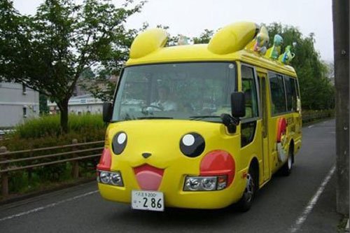 日本校車也賣“萌” 連大人都想坐(圖)