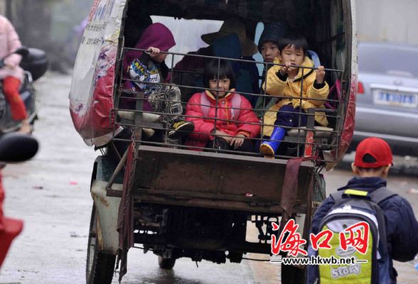 代表委員：開(kāi)設(shè)學(xué)生公交專線 成立校車管理公司