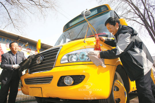 西寧市一家民辦幼兒園引進(jìn)新型專業(yè)校車(圖)