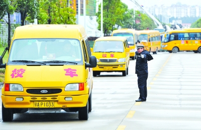武漢實(shí)行校車(chē)戶(hù)籍化管理