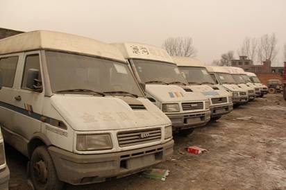 河南汝州近百報(bào)廢校車流向社會 成馬路殺手(圖)