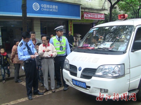 東興區(qū)K95001校車屢次超員