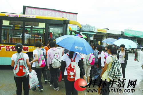 安全校車離鄉(xiāng)下孩子還有多遠(yuǎn)?