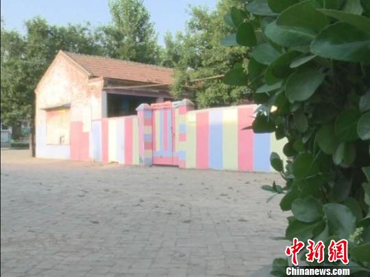 濮陽(yáng)校車(chē)超載失火  系司機(jī)冒險(xiǎn)進(jìn)入麥稈堆所致(圖)