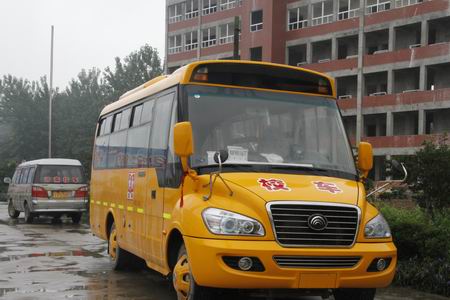 信陽農民工創辦幼兒園 配備大鼻校車