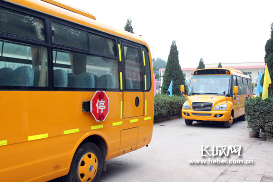 磁縣首批校車投入試運營 暑期過后將全部通車（圖）