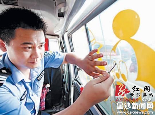 長沙縣對200余臺中小學幼兒園校車進行安檢 