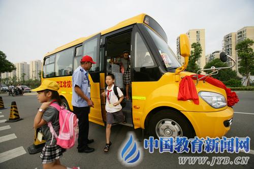 寧波市:農村娃坐上校車