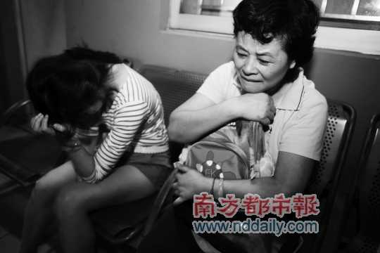 <p>    昨日，女童家屬在醫院悲痛萬分。南都記者霍健斌 攝<br /></p>