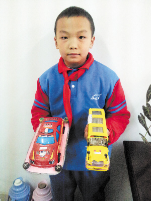 校車(chē)像大黃蜂不怕被撞 
