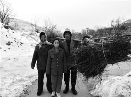 關(guān)注山村孩童上學路：無黑校車 女娃和山路博弈