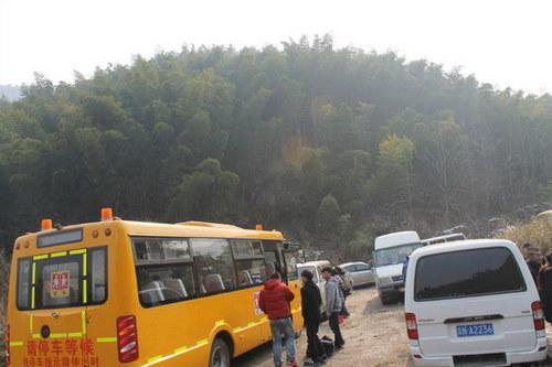 不達(dá)標(biāo)將停運(yùn) 校車(chē)必安裝衛(wèi)星定位裝置