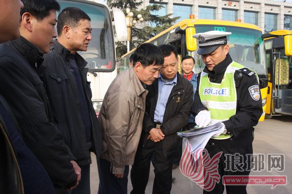 臨沂檢查18輛校車(chē)均不合格 20天不整改將停運(yùn)