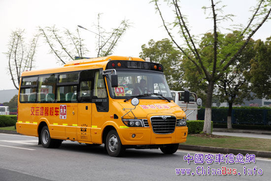 海格校車溫馨服務青島交運