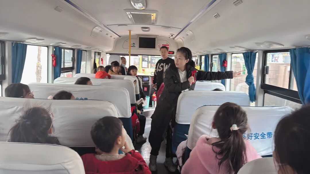 【南京一校長白島第二小學】以演筑防 護航成長——校車安全應急演練 圖片