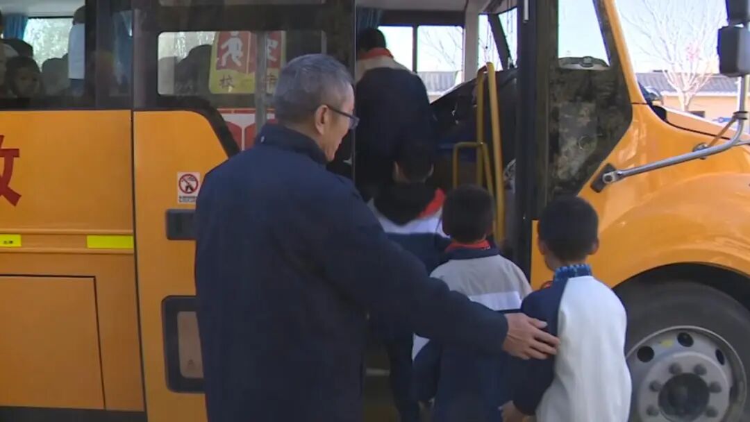 敦煌:校車擴容升級 教育惠民“加速” 敦煌:校車擴容升級 教育惠民“加速”