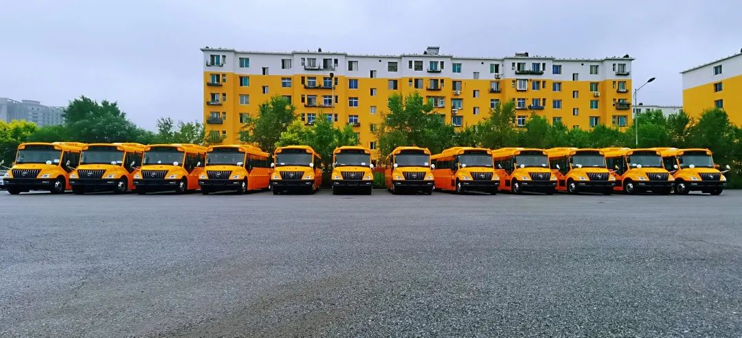 護(hù)航開(kāi)學(xué)季 批量歐輝BJ6116健康校車交付鞍山交運(yùn)旅游