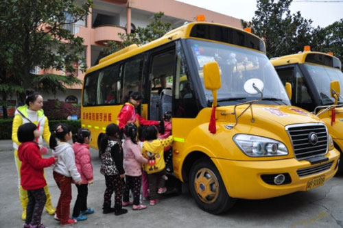 湖南:株洲建立健全校車安全網(wǎng) 讓孩子安全出行