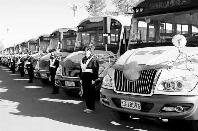 張掖市甘州區(qū)投運(yùn)20輛大鼻子校車