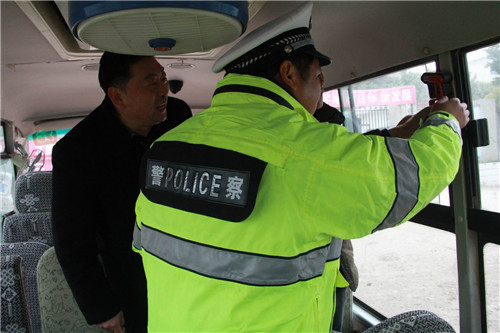 丹江口交警聯(lián)合教育部門開展幼兒園校車安全檢查行動