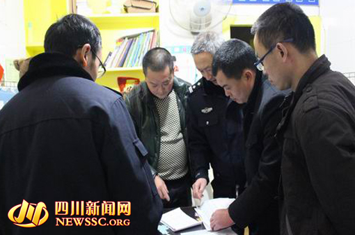 威遠(yuǎn)大隊(duì)深入檢查幼兒園校車安全