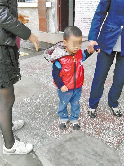 2歲兒童被送錯校車 在新幼兒園淡定上課