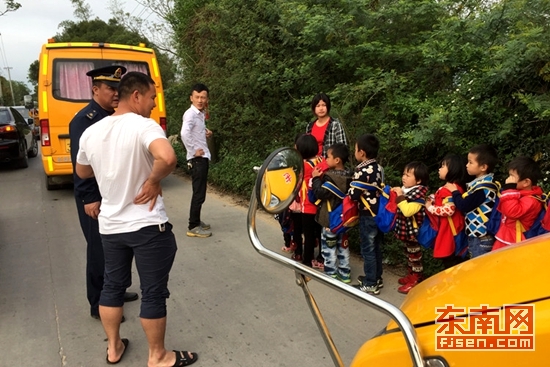 校車超載存安全隱患 詔安交通執(zhí)法及時(shí)查處糾正