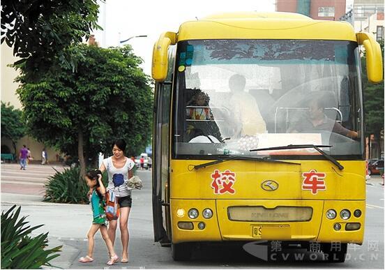 省市未有文件禁止校車跨區運營 羊城晚報記者 王俊偉 攝.jpg