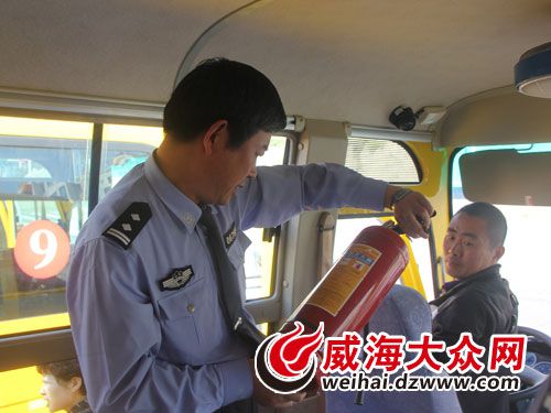 山東威海校車(chē)運(yùn)營(yíng)安全添三重保障