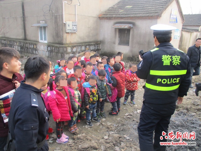 安徽壽縣一校車核載14人竟擠進37人！校車安全何時得到重視！