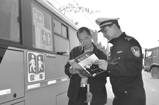 山東：臨邑校車(chē)安檢保學(xué)生出行安全