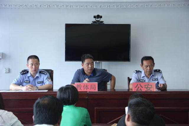 河南省民權(quán)交警大隊(duì)聯(lián)合教育局召開(kāi)校車約談講評(píng)會(huì)