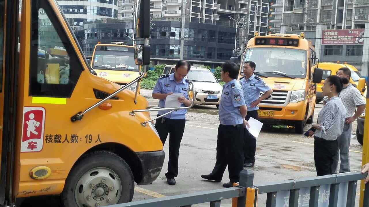 湖南省湘鄉(xiāng)交警對183臺校車進行“體檢”