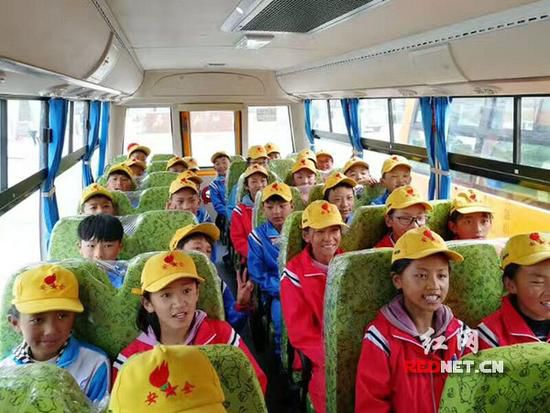長沙愛心企業(yè)向貢嘎捐贈(zèng)校車 結(jié)束當(dāng)?shù)責(zé)o專用校車歷史