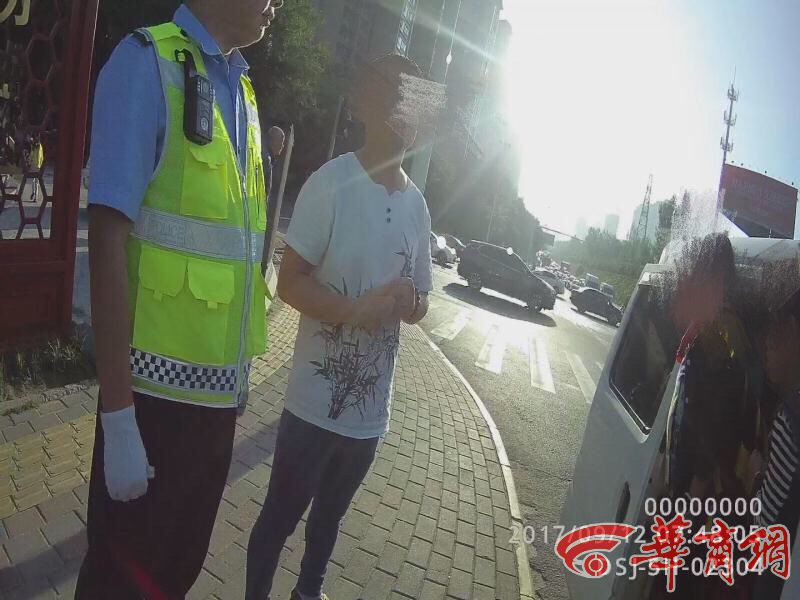 7座面包車超載當“黑校車”為托管班接送學生