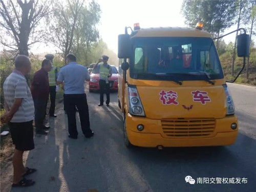 河南南陽(yáng)：前后查獲兩輛超員幼兒園校車均來(lái)自統(tǒng)一學(xué)校