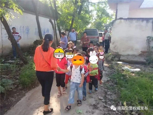 河南南陽(yáng)：前后查獲兩輛超員幼兒園校車均來(lái)自統(tǒng)一學(xué)校