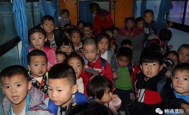 校車(chē)超員121%+無(wú)駕駛資格證，濮陽(yáng)這個(gè)校車(chē)司機(jī)膽真大！