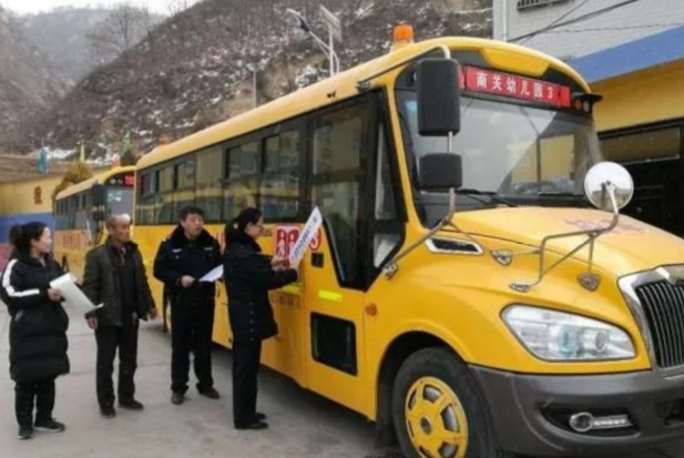 子長(zhǎng)縣給20家幼兒園校車貼上封條 開學(xué)才能開封